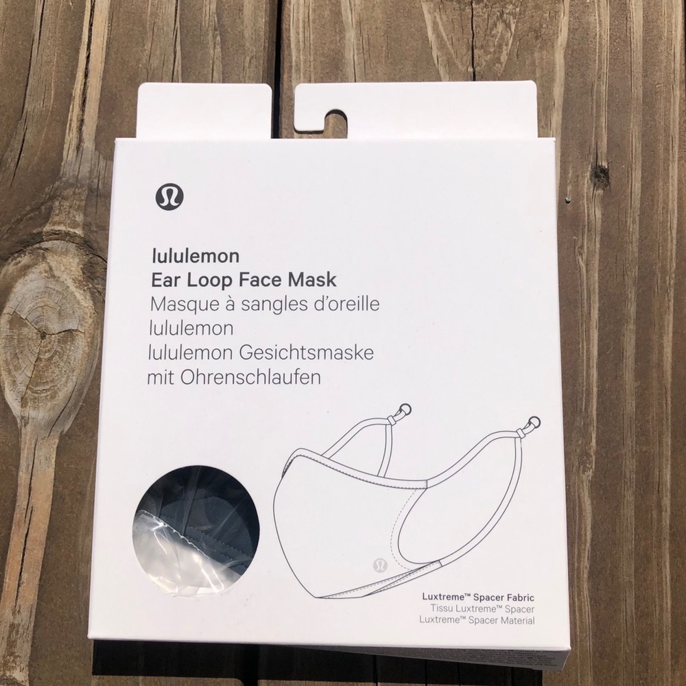 Lululemon ear loop mask nwt